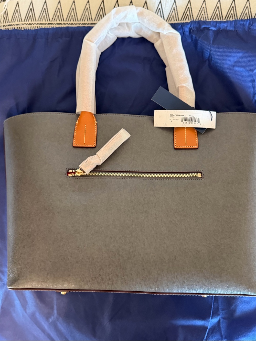 NWT Dooney & Bourke Russel Pebbly Gray Tote with duster - Picture 5 of 8